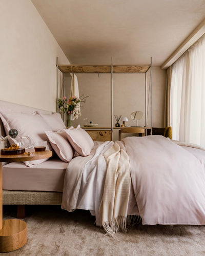 Bettwäsche aus 100% ägyptischer Baumwolle, gefertigt für ein luxuriöses Schlaferlebnis.