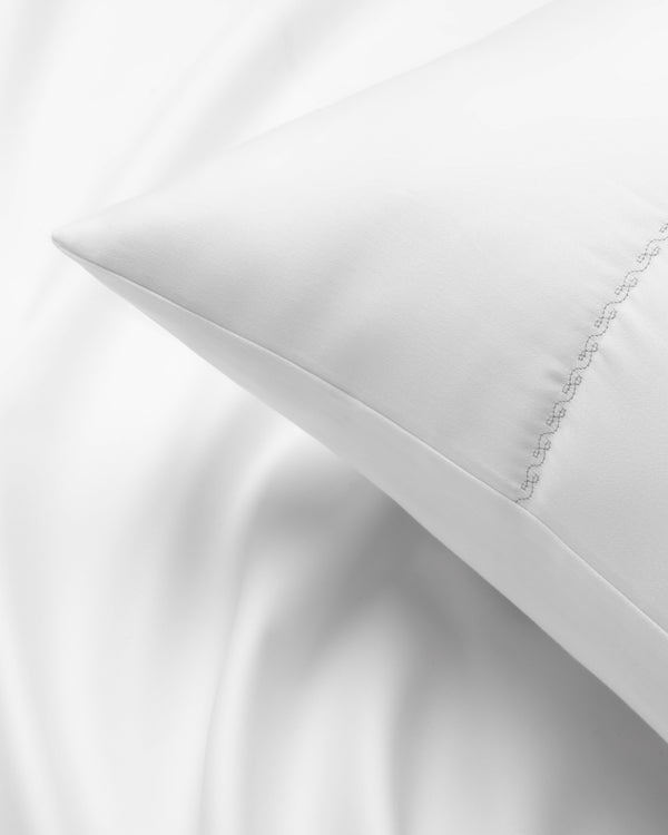 Amqua Satin Bettwäsche aus ägyptischer Baumwolle, luxuriös und pflegeleicht.