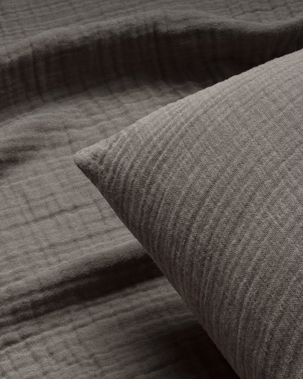 Musselin Bettwäsche Dunkelgrün – Stoffdetail Natur-Krepp